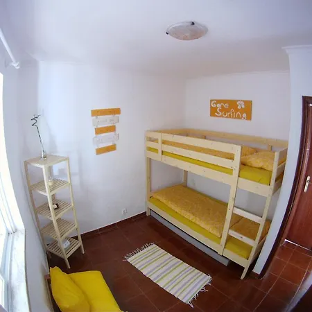 Проживание в семье Surf Shack