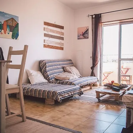Проживание в семье Surf Shack Эрисейра